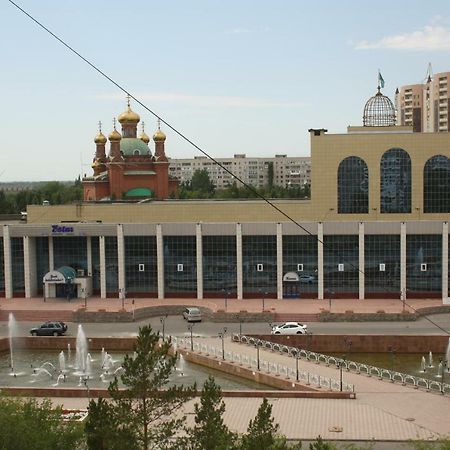 1-Комнатная Квартира На Набережной Pavlodar Bagian luar foto